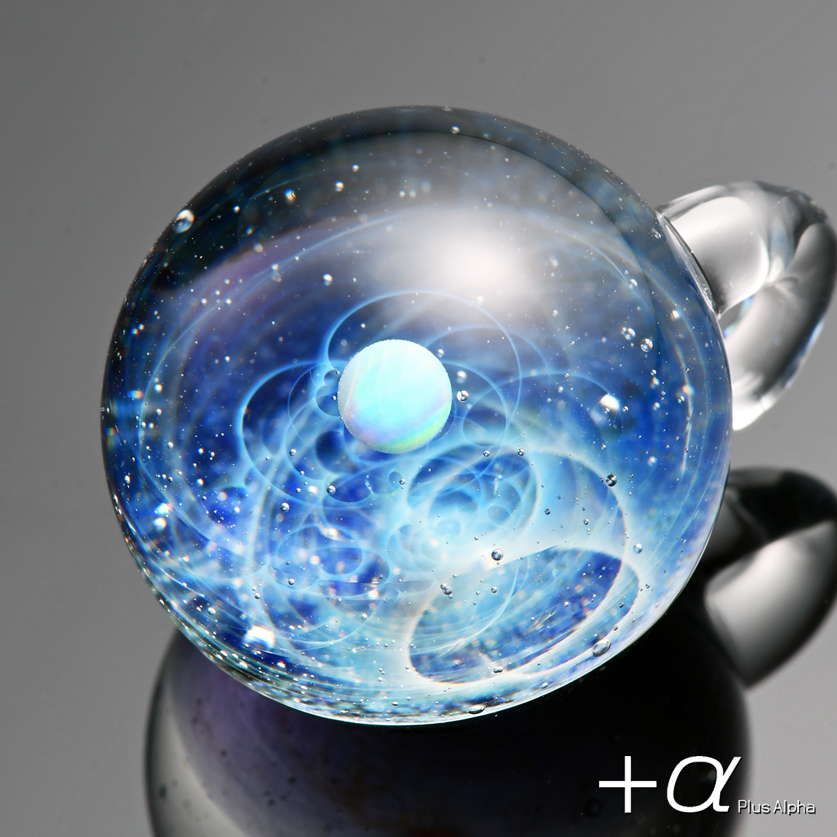 宇宙ガラスペンダント　ホワイトオパール